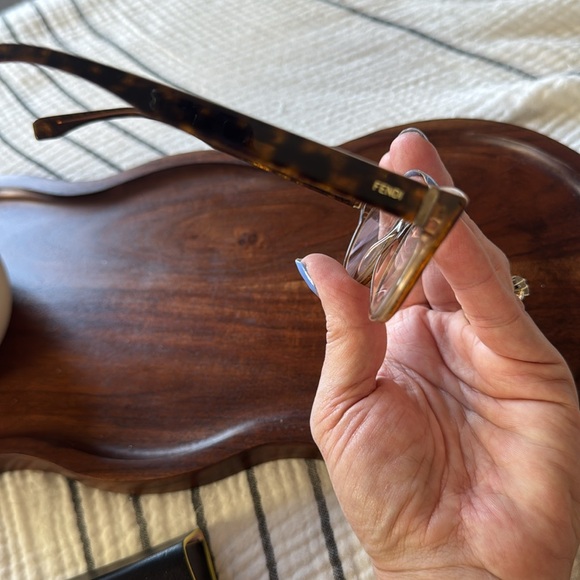 Fendi tortoise shell glasses. - Picture 5 of 5